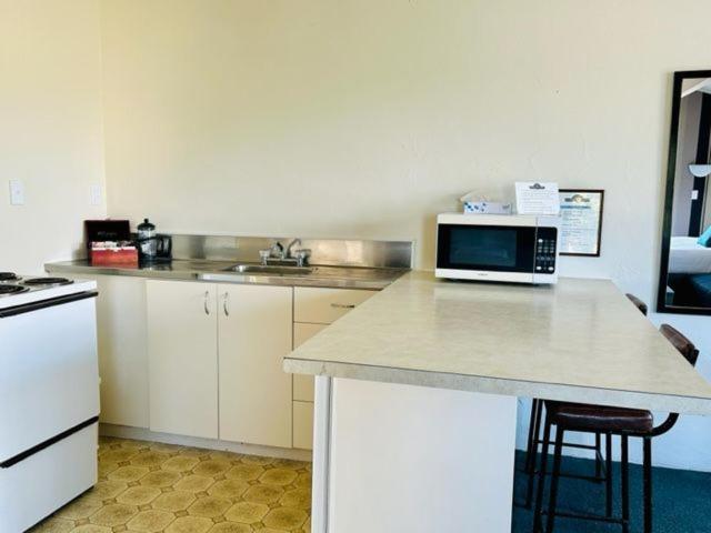 Parkside Motel And Apartments Ню Плимут Екстериор снимка