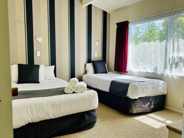 Parkside Motel And Apartments Ню Плимут Екстериор снимка