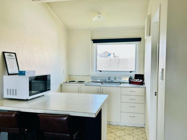 Parkside Motel And Apartments Ню Плимут Екстериор снимка